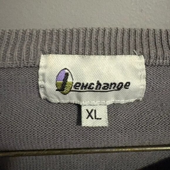 Jehchange size XL men’s Gray and Pink Checkered Crewneck Sweater 100% cotton - Picture 5 of 5